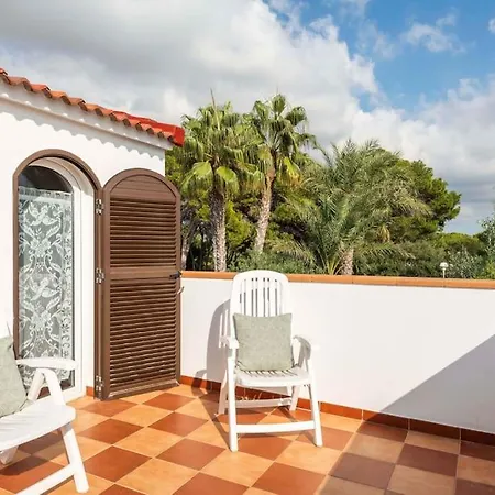 4 Bedroom Villa, Pool, 500m To Beach, Cala En Blanes Кала-эн-Бланес