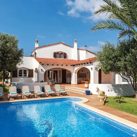 ヴィラ 4 Bedroom Villa, Pool, 500m To Beach, Cala En Blanes カラ・エン・ブラネス