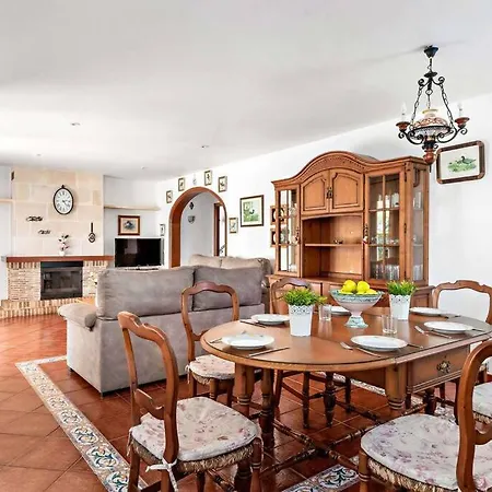 4 Bedroom Villa, Pool, 500m To Beach, Cala En Blanes * Кала-эн-Бланес