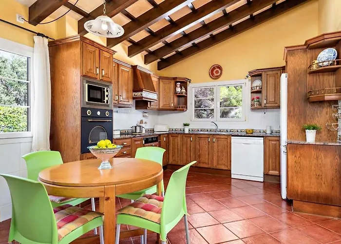 Villa 4 Bedroom Villa, Pool, 500m To Beach, Cala En Blanes Cala'N Blanes (Menorca)