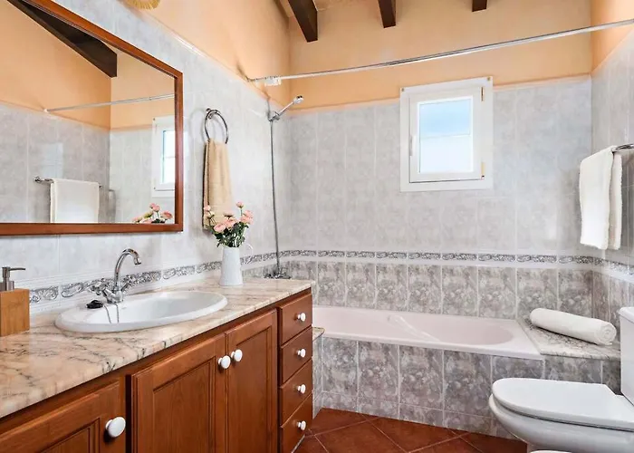 4 Bedroom Villa, Pool, 500m To Beach, Cala En Blanes Villa