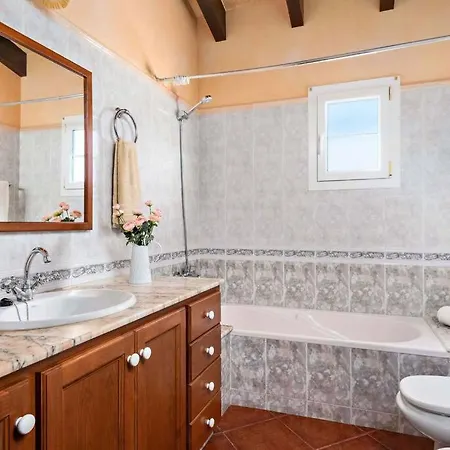 4 Bedroom Villa, Pool, 500m To Beach, Cala En Blanes Villa